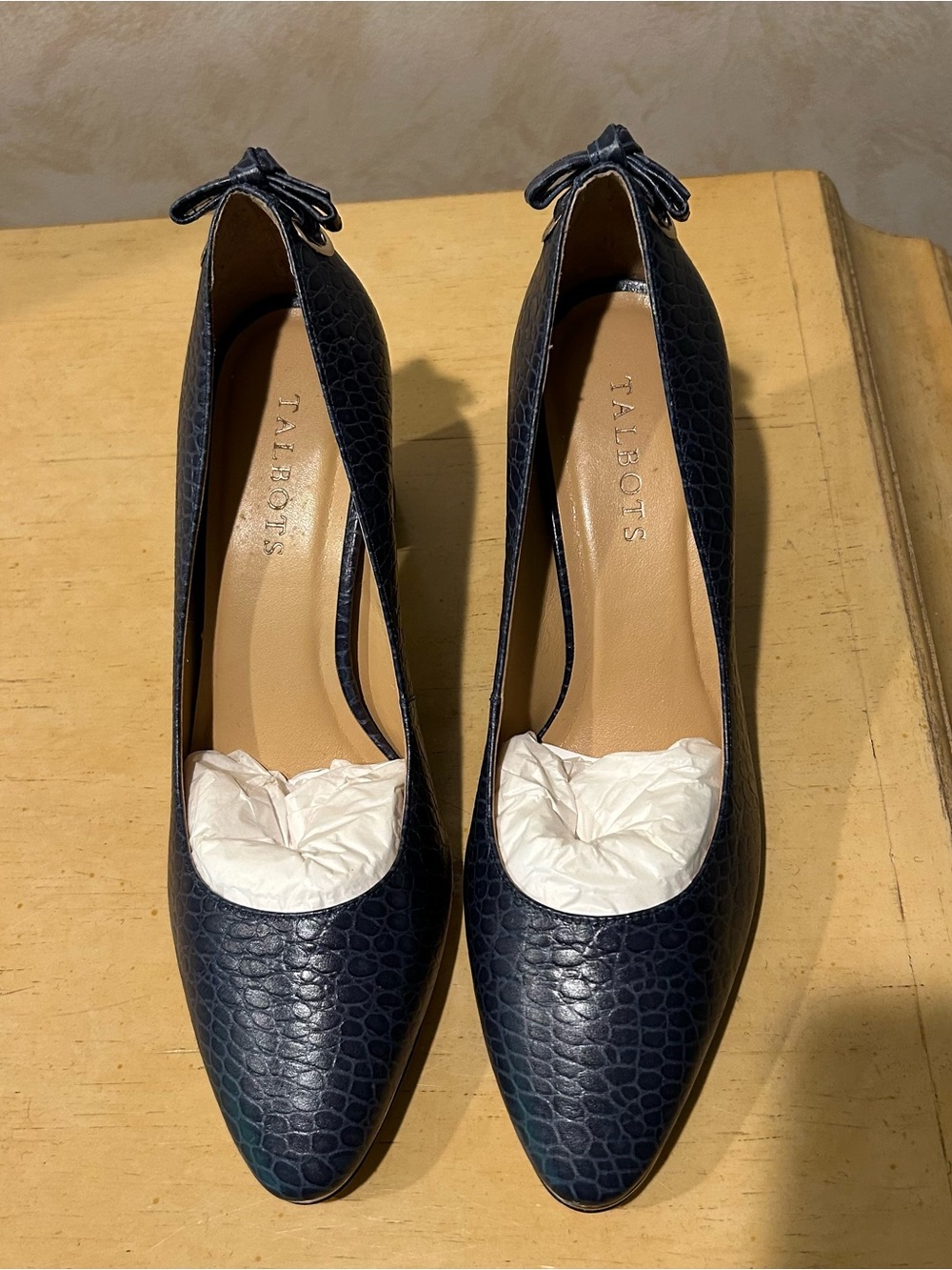 Talbots classic Kelsey mini croc navy block heel pump in size 8.5